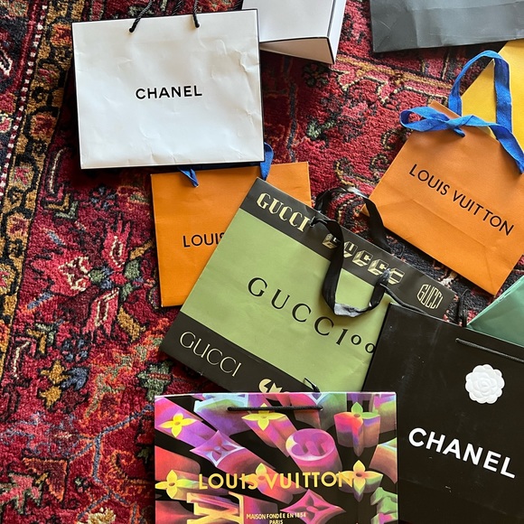 Mix a lot Chanel Gucci Fendi La mer Shopping bags - Picture 3 of 4